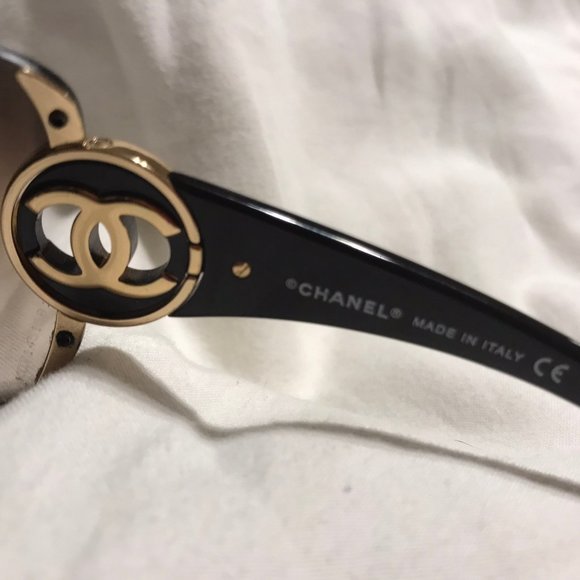 FLASH SALE! Chanel Shield Interlocking CC Sunglasses - purchased in Italy - Picture 3 of 12